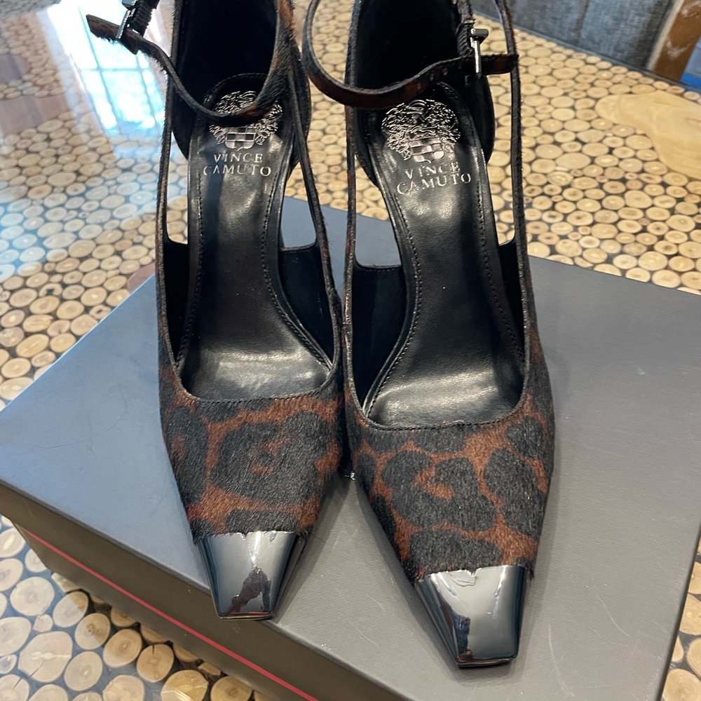 NIB  Vince Camuto VC-Sachel3 Deep Natural, W Sz 7.